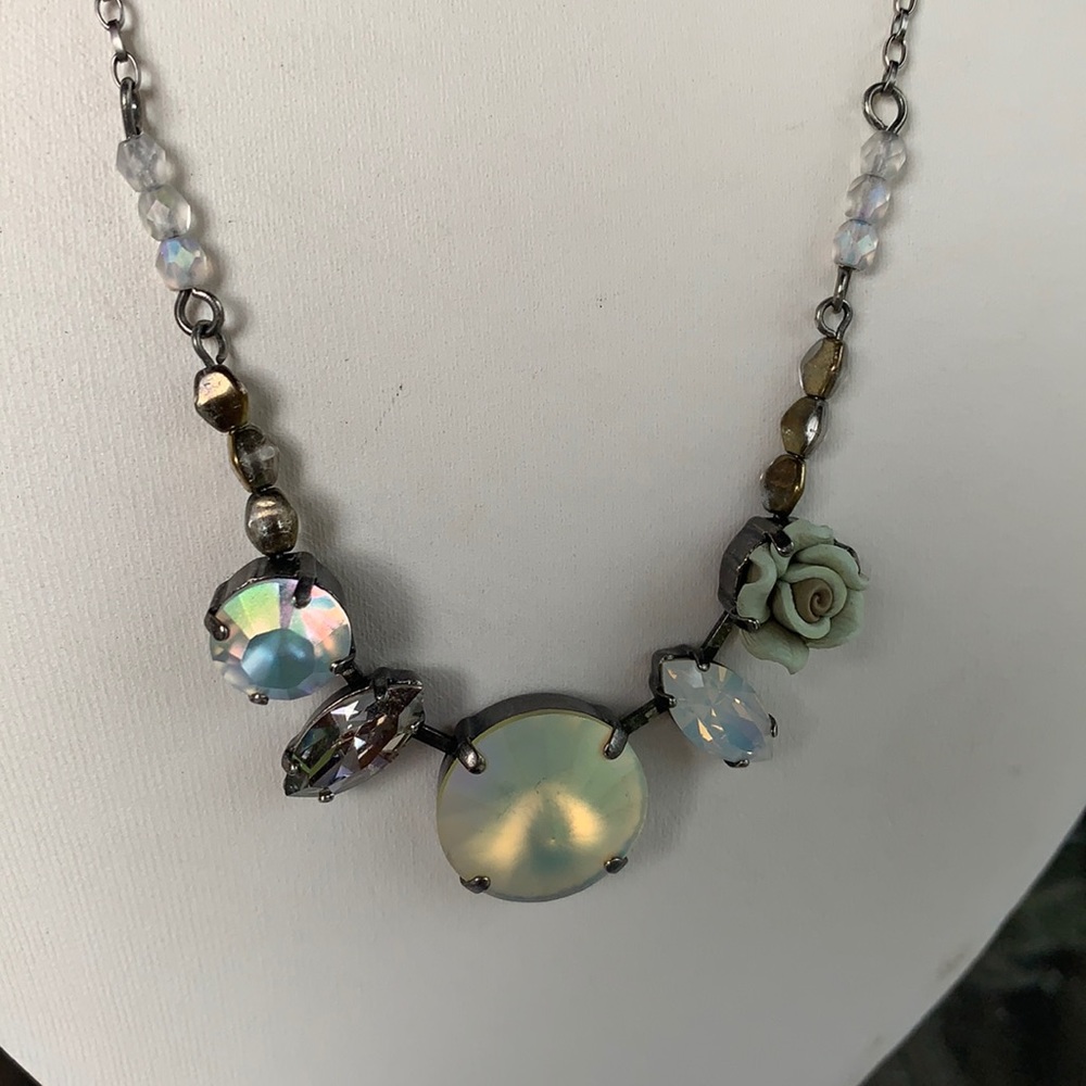 Sabika necklace with two pair of earrings